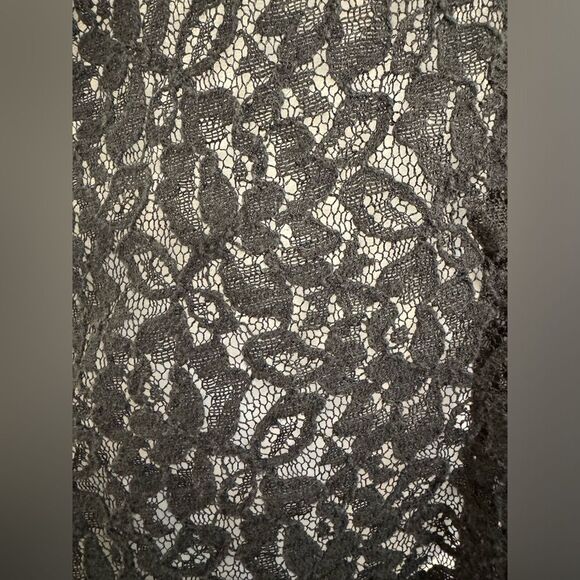 Hinge Black Floral Lace Sheer Front T-Shirt with Pocket Women’s Size Small - Picture 4 of 9